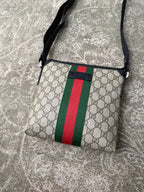 Gucci GG Supreme Shoulderbag Vertical Web Design