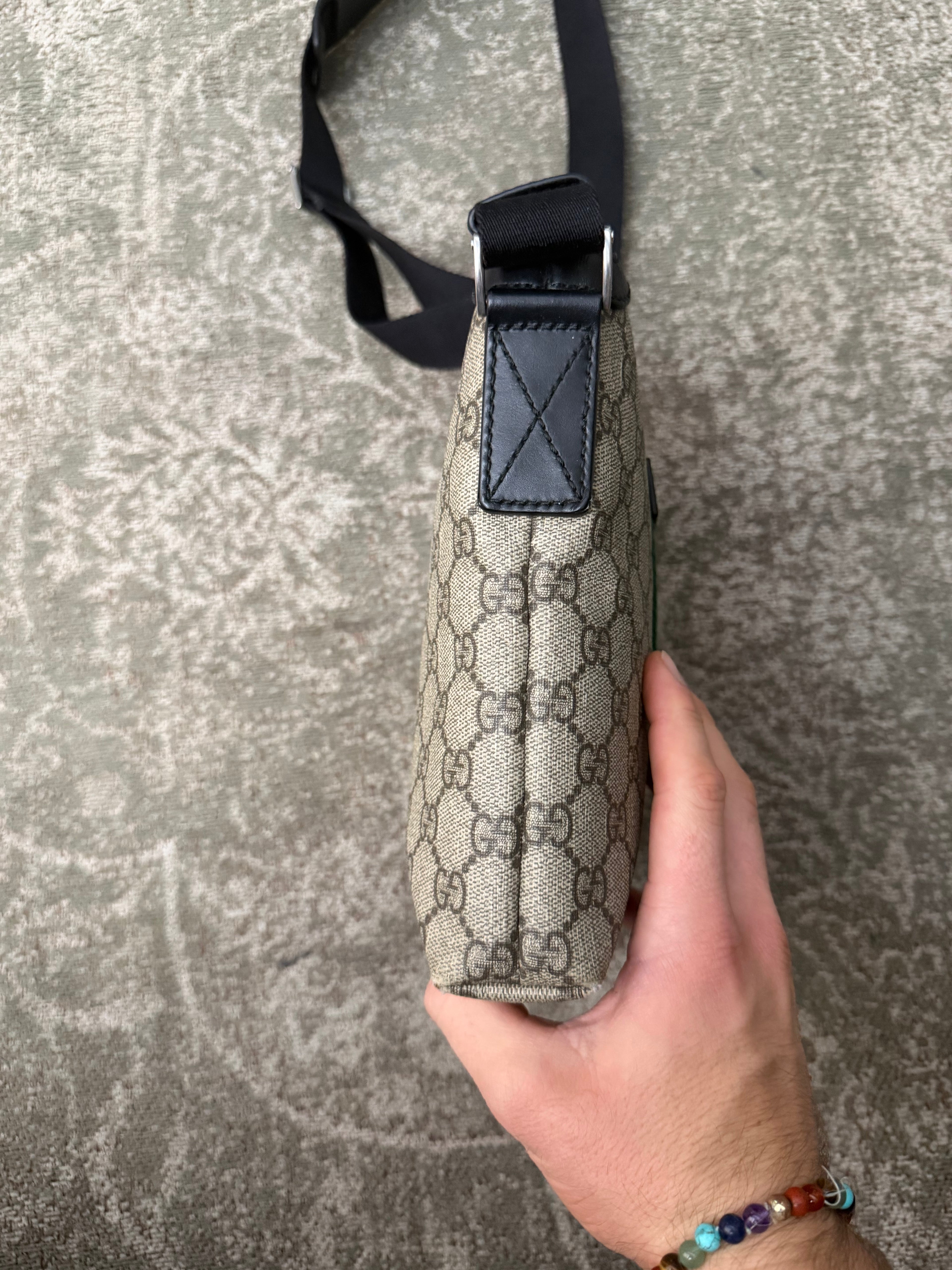 Gucci GG Supreme Shoulderbag Vertical Web Design