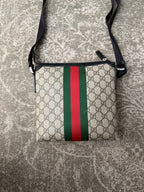 Gucci GG Supreme Shoulderbag Vertical Web Design