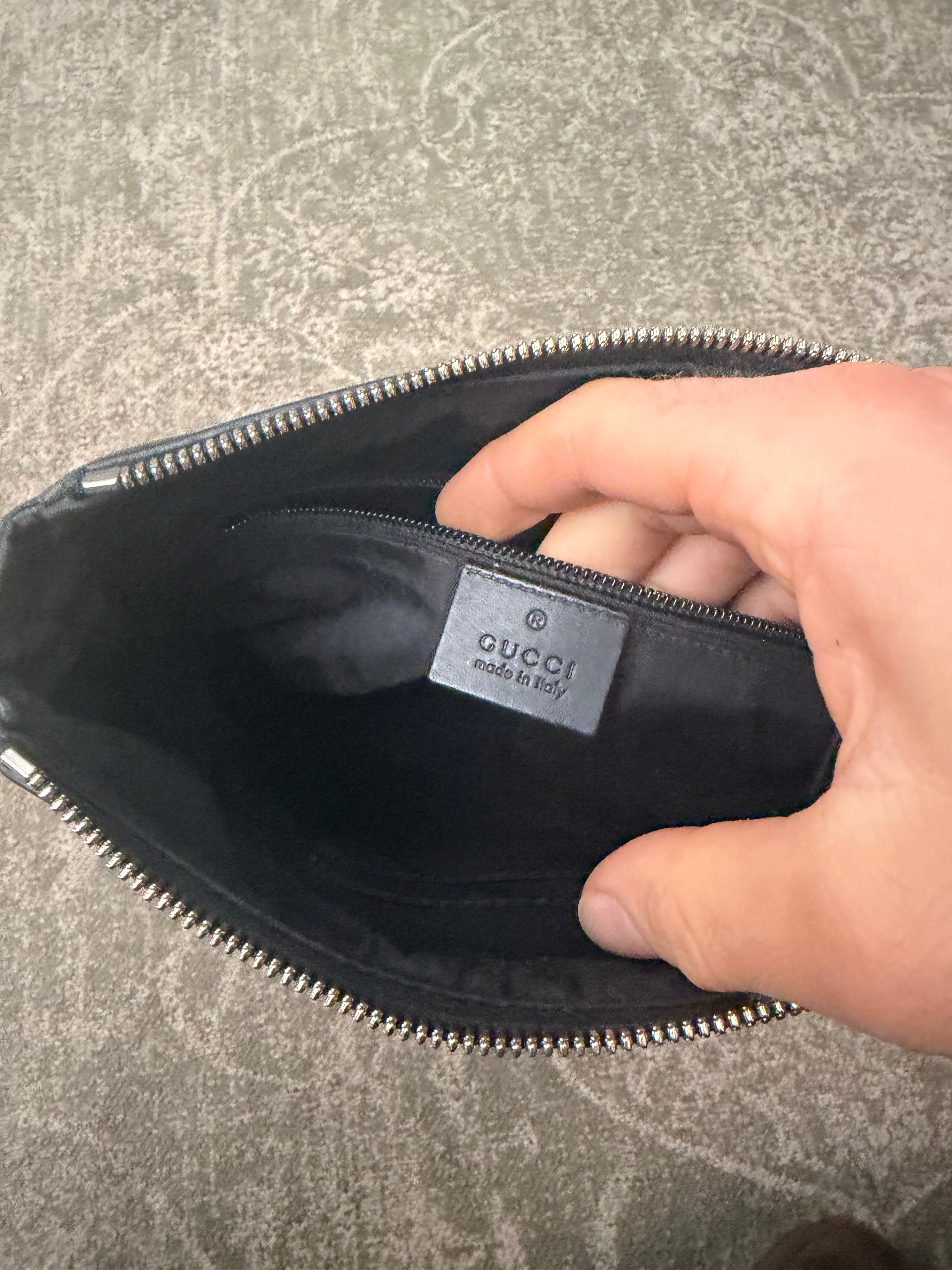 Gucci GG Supreme Shoulderbag Vertical Web Design
